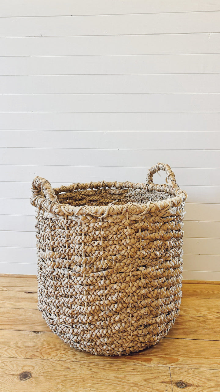 Panier en cordons de jute